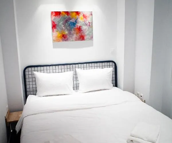 Warm & Trendy Apartment